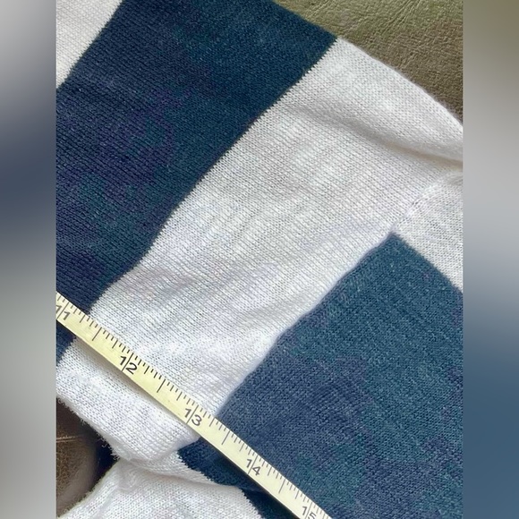 NWT! CUTE ANGLED HEM LIGHT TOP - Picture 9 of 9